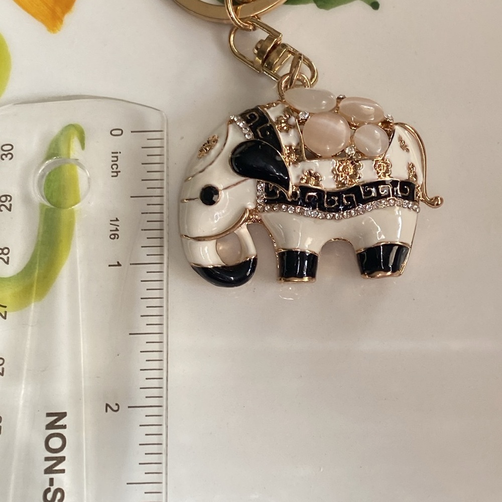 Elephant Rhinestone Keychain - Picture 5 of 6